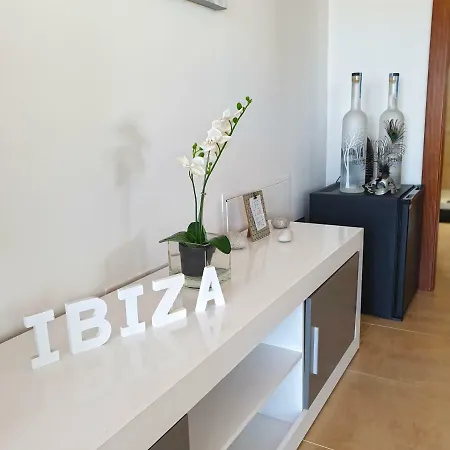 Elena Villa *